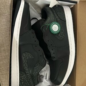 Air Jordan 1 low SE “black elephant”